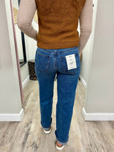 Load image into Gallery viewer, Mid Rise Logan Basic Jean