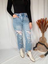 Load image into Gallery viewer, Urban Distressed Crop Jean