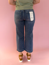 Load image into Gallery viewer, Mid Rise Crop Wide Shadow Hem Denim