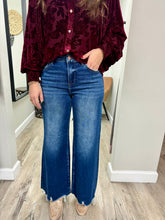 Load image into Gallery viewer, Dark Wash High Rise Wide Jeans