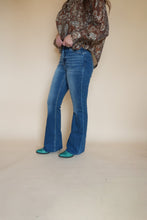 Load image into Gallery viewer, High Rise Flare Jeans Raw Hem