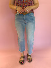Load image into Gallery viewer, Mid Rise Crop Straight Light Wash Denim