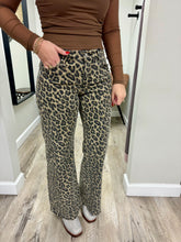 Load image into Gallery viewer, Mid Rise Wide Leg Leopard Denim