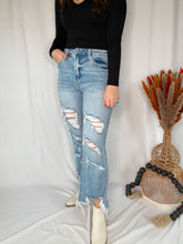 Load image into Gallery viewer, Urban Distressed Crop Jean