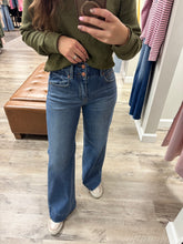 Load image into Gallery viewer, High Rise Wide Seam Detailed Jeans