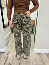Load image into Gallery viewer, Mid Rise Wide Leg Leopard Denim