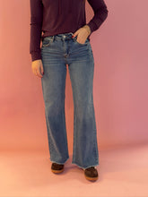 Load image into Gallery viewer, Slouchy Wide Leg Fray Hem Jeans