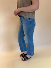 Load image into Gallery viewer, High Rise Cropped Straight Fray Hem Denim