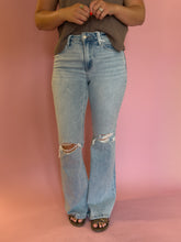 Load image into Gallery viewer, High Rise Distressed Flare
