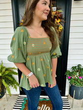 Load image into Gallery viewer, Quinn Floral Embroidered Top