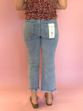 Load image into Gallery viewer, Mid Rise Crop Straight Light Wash Denim