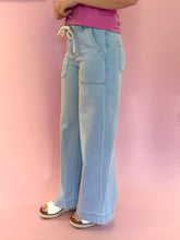 Load image into Gallery viewer, Light Wash Straight Leg Ultra Soft Denim