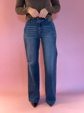 Load image into Gallery viewer, High Rise Wide Leg Slanted Pocket Jeans