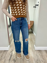 Load image into Gallery viewer, Mid Rise Logan Basic Jean