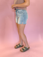 Load image into Gallery viewer, High Rise Raw Hem Shorts