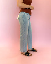 Load image into Gallery viewer, Entertaining 90s Slim Wide Denim