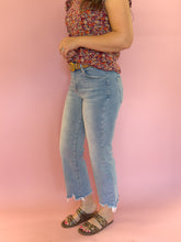 Load image into Gallery viewer, Mid Rise Crop Straight Light Wash Denim