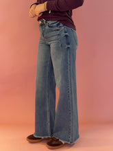 Load image into Gallery viewer, Slouchy Wide Leg Fray Hem Jeans