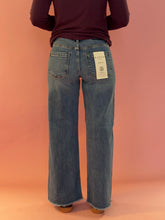 Load image into Gallery viewer, Slouchy Wide Leg Fray Hem Jeans