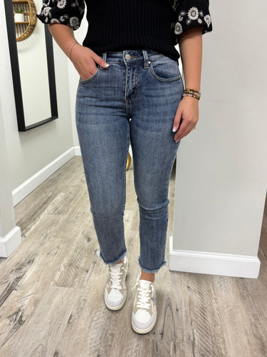 Mid Rise Cropped Straight Rem Hem Denim