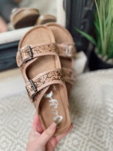 Load image into Gallery viewer, Berry Tan Slide Sandal