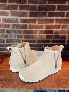 Jaline Sand Sneaker